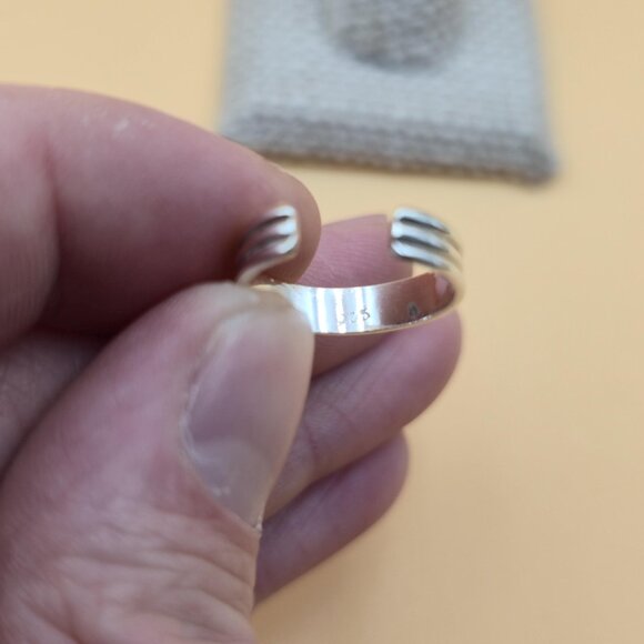 Size 4.5 Sterling Silver Line Pattern Toe Band Ring A4914 - Picture 4 of 7